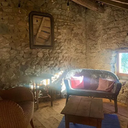 Le De Buffetieres Holiday home *